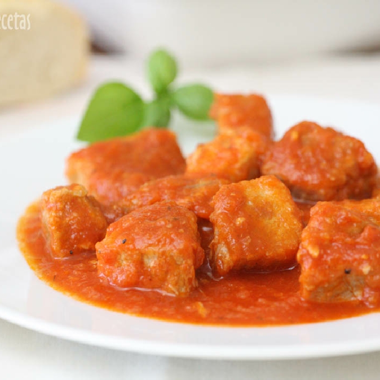 Magro con tomate